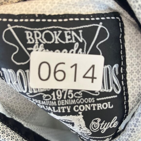 Broken Threads Mens Short Sleeve Button-Up Shirt XL - Picture 6 of 6